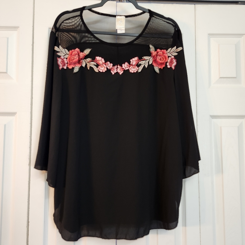 Bonded Lightweight Black 3/4 Sleeve Blouse with Embroidered‎ Appliqué Size 1X